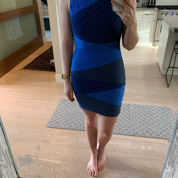 BCBG bodycon dress -LIKE NEW - Picture 4 of 7